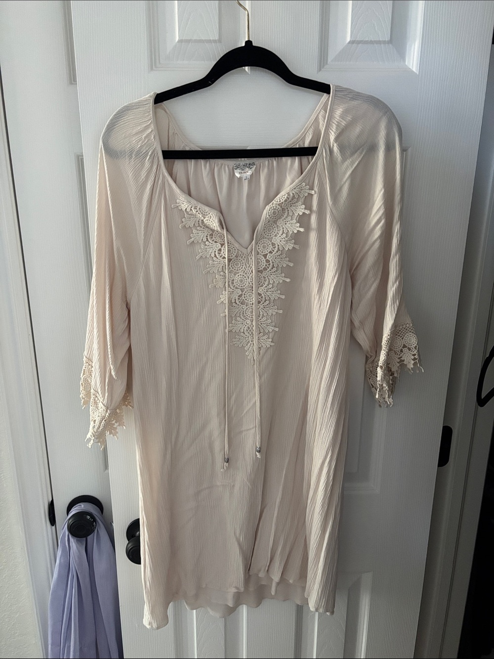 NAIF Cream Lace-Detail Tunic Top